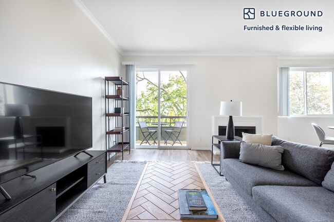 Building Photo - 467 S Arnaz Dr