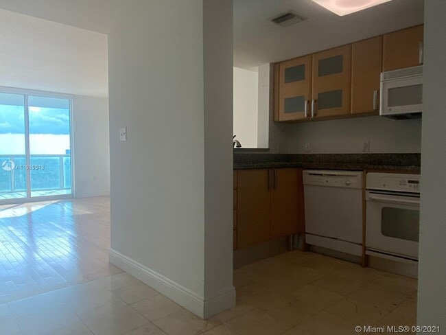 Building Photo - 2101 Brickell Ave