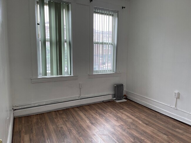 Building Photo - 3511 Park Ave