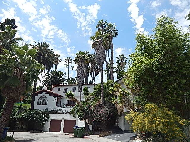 La calle - 2040 Whitley Ave