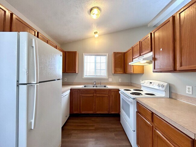 Building Photo - 4 Bedroom 2 Story Home in Northeast GR!