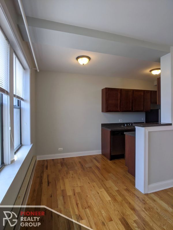Foto del edificio - 818 W Diversey Pkwy