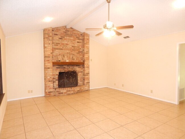 Foto del edificio - Beautiful 3 Bedroom, 2 Bathroom Home in Whitehouse ISD!
