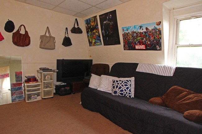 Foto del edificio - 4 Unit Investment: 165 Gordon St