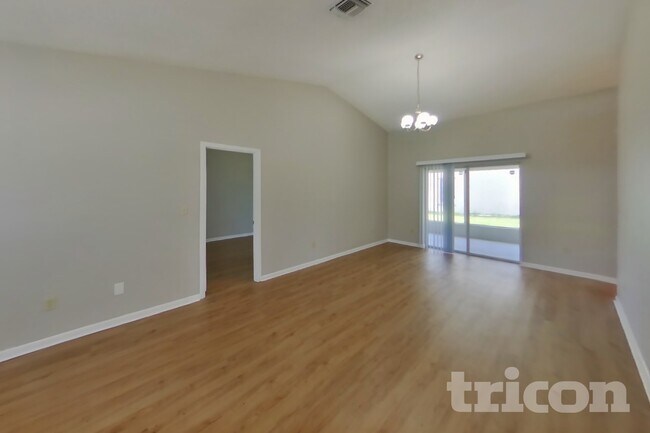 Foto del edificio - 5225 Harbinger Rd