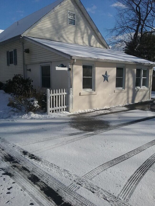 271 House St, Glastonbury, CT 06033 House Rental in Glastonbury, CT