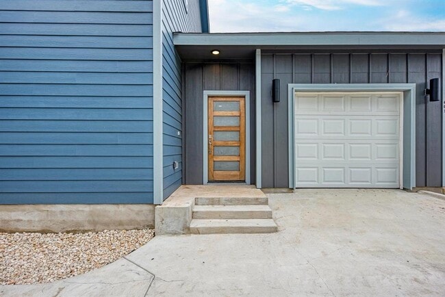 Building Photo - 401 Delmar Ave