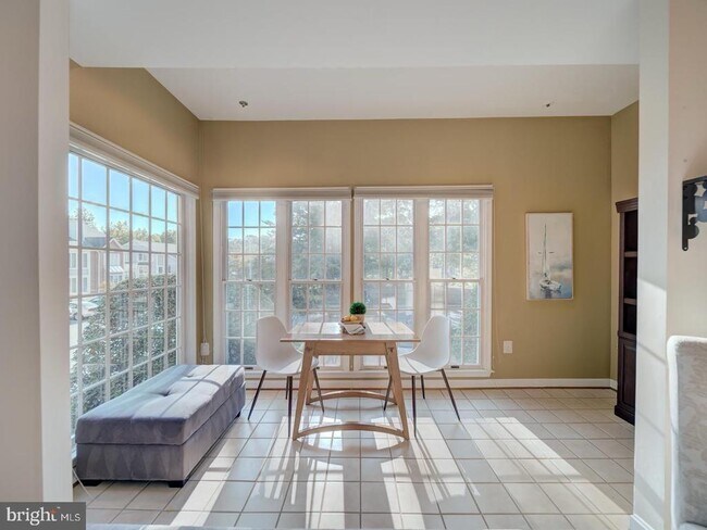 Foto del edificio - 2708 Summerview Way