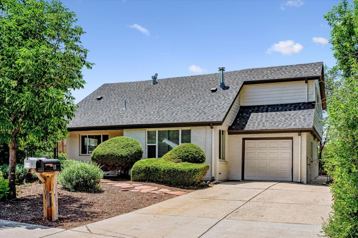 Primary Photo - Spacious 4Bed/2Bath Ground Floor Unit in D...