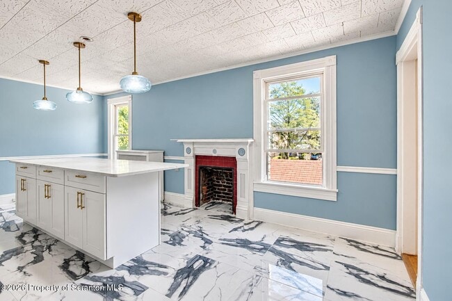 Building Photo - 1638 Sanderson Ave