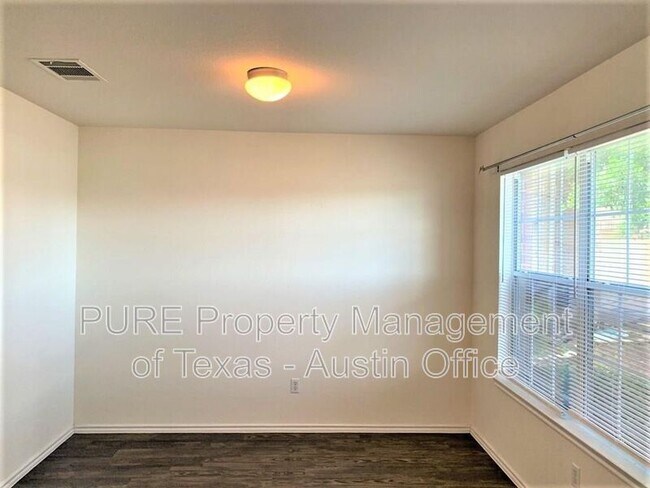 Building Photo - 1005 Bluff Meadow Cove