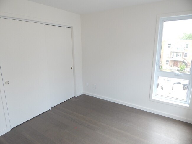 Building Photo - 580 Rue Nicolet