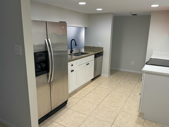 Building Photo - 950 Lavers Cir
