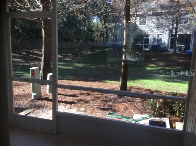 Building Photo - 2221 Golden Oak Ln