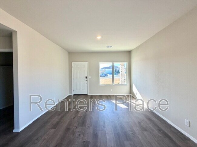 Building Photo - 1112 Raven Dr