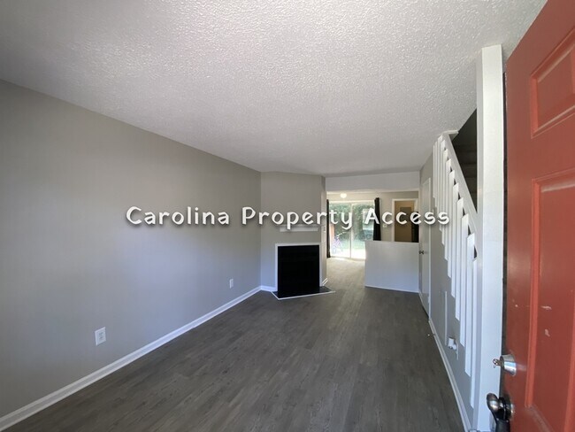 Building Photo - 2700 Stewart Dr