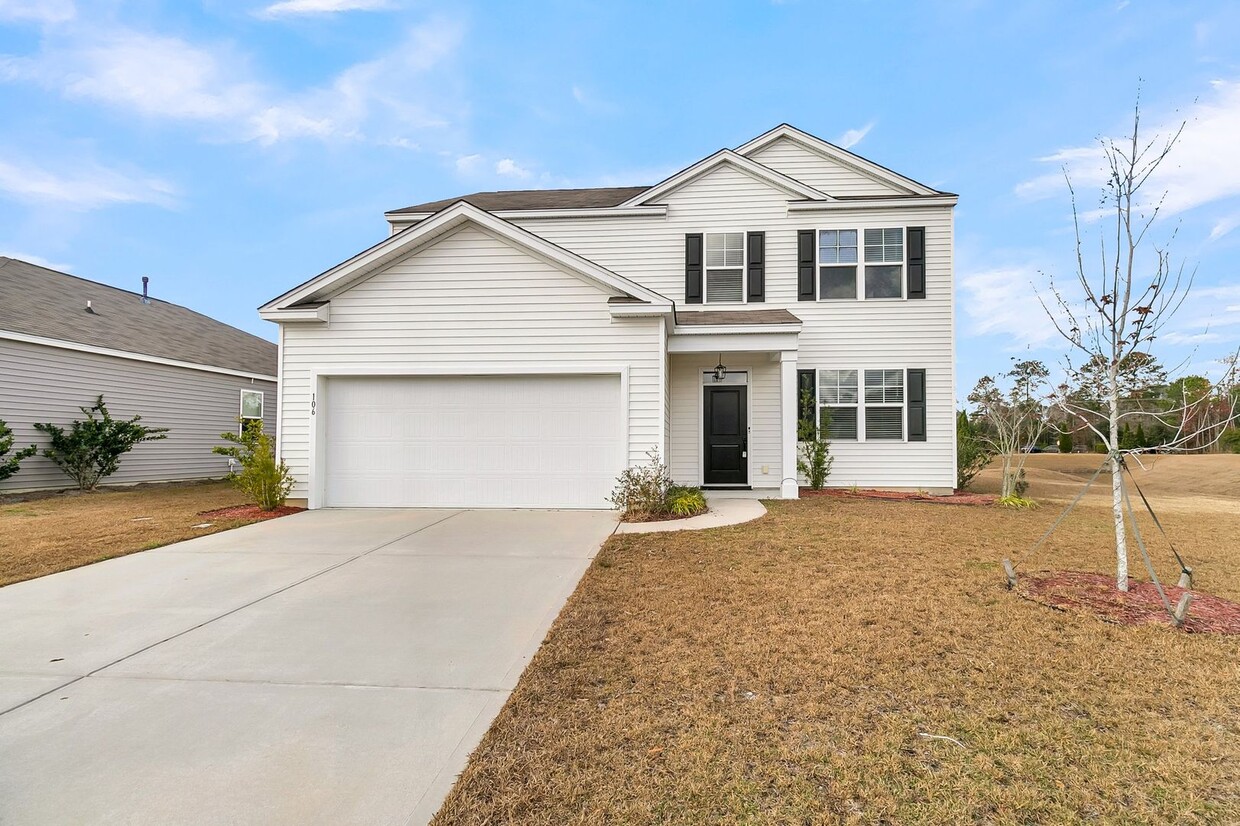 Foto principal - Spacious Modern 5-Bedroom Home in Summerville