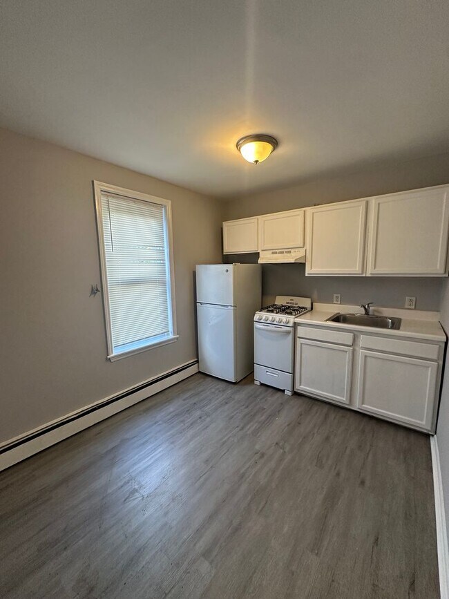 Building Photo - 35 N 10th St