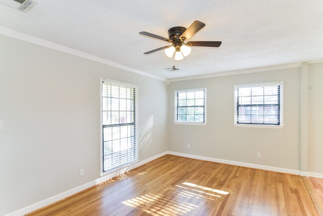 Foto del edificio - 113 Tew St