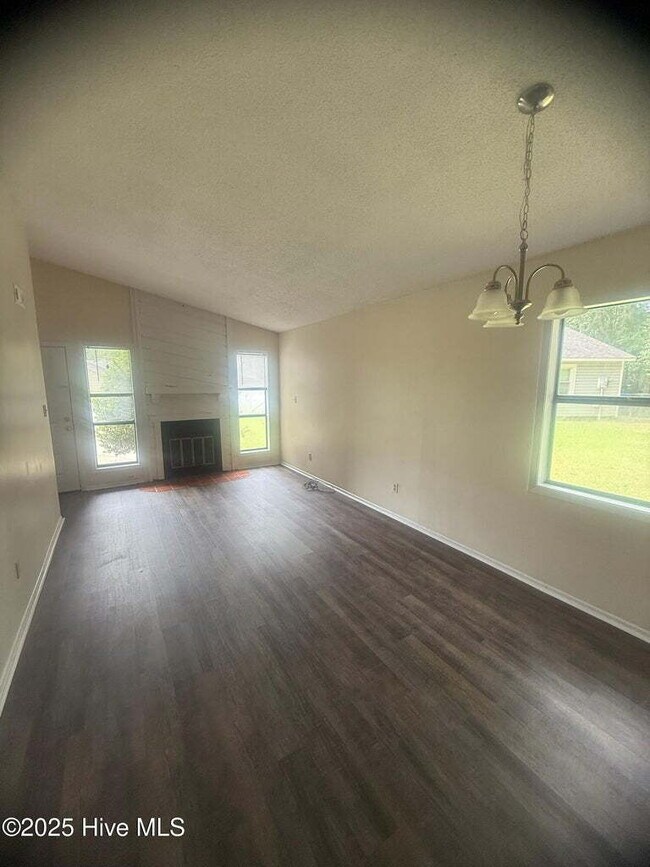 Foto del edificio - 137 Twinwood Dr