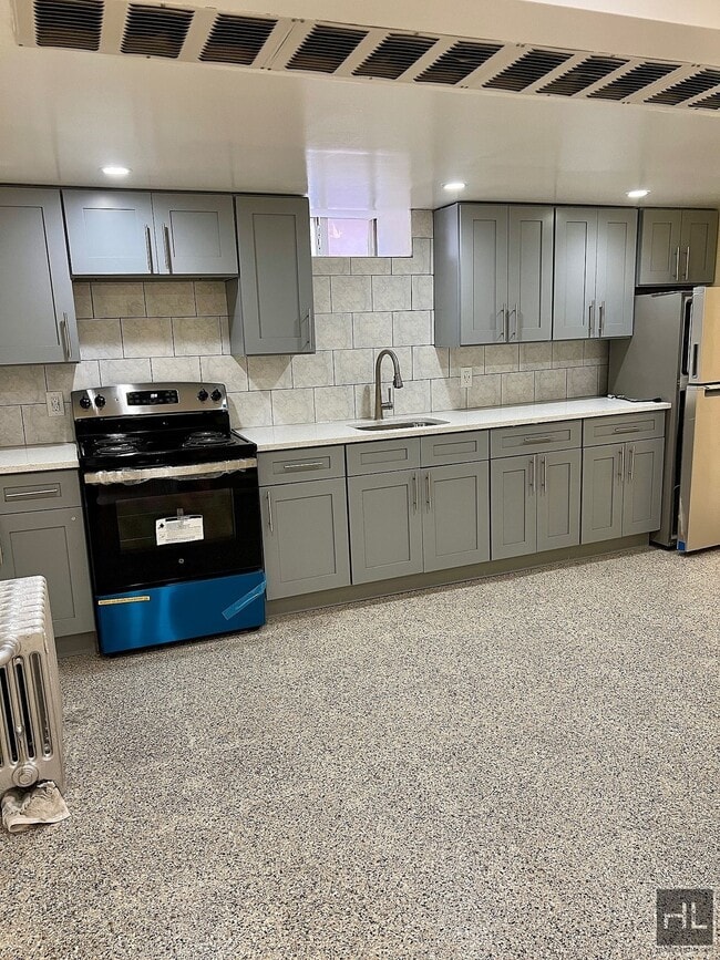 Building Photo - Studio Apartment All Utilities Included In... Building Photo - Studio Apartment All Utilities Included In...
