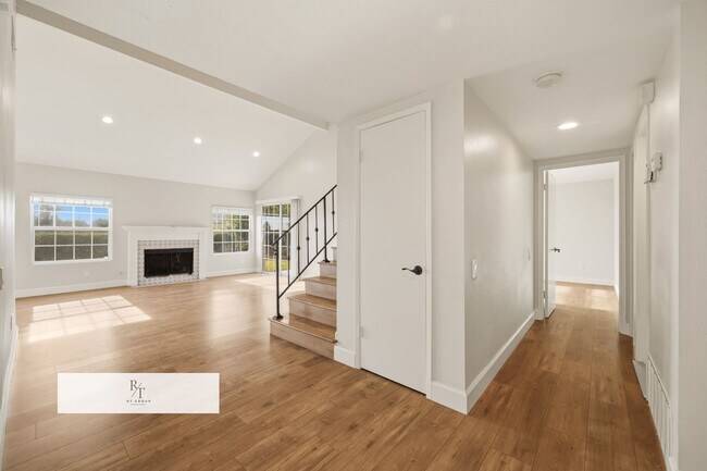 Foto del edificio - Beautiful 5BR/3BA Home with Views in Hacienda Heights!