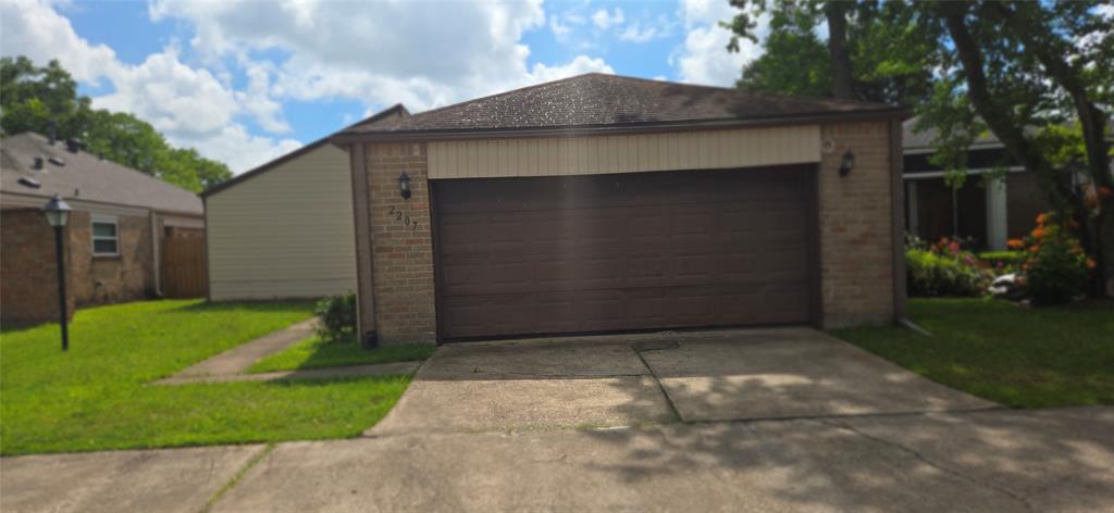 Foto principal - 2207 St James Ct