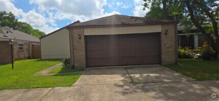 Building Photo - 2207 St James Ct