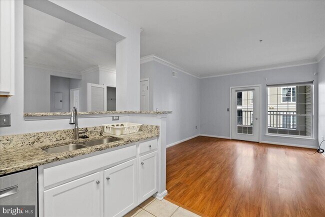 Foto del edificio - 4852 Eisenhower Ave