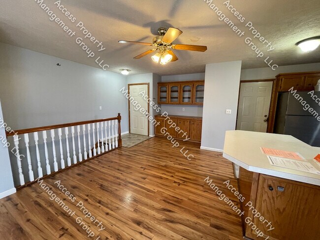 Building Photo - Grandville Updated 3 Bed 2 Bath Duplex