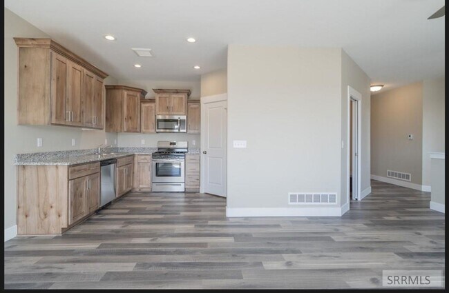 Foto del edificio - 4 bed 3 bath twin home in Idaho Falls 2 se...