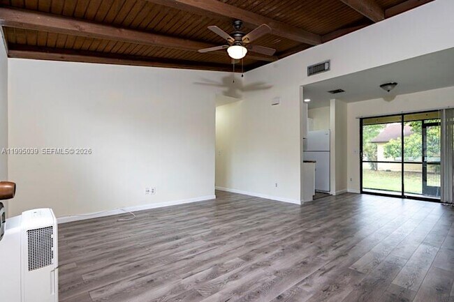 Building Photo - 472 Glenwood Dr
