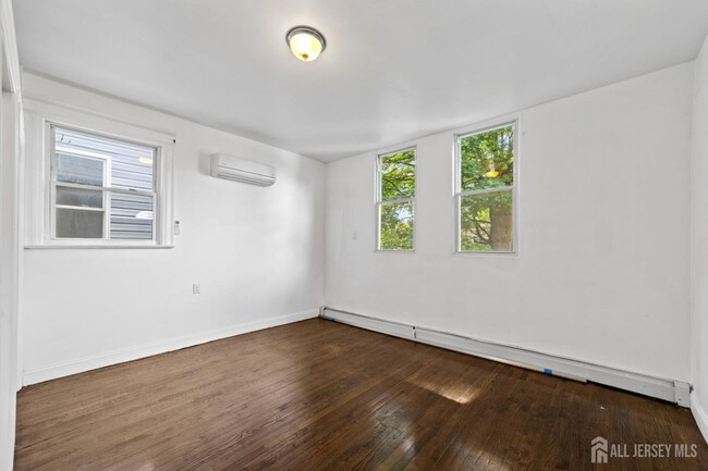 Foto del edificio - 410 Chadwick Ave