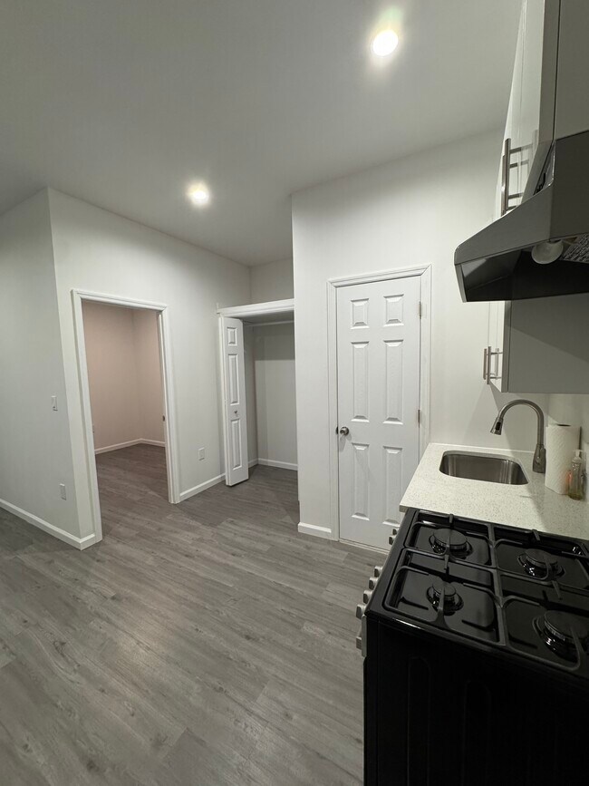 Foto del edificio - 16 Conselyea St