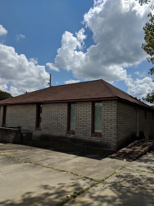 Foto del edificio - 1192 Memorial Park Rd