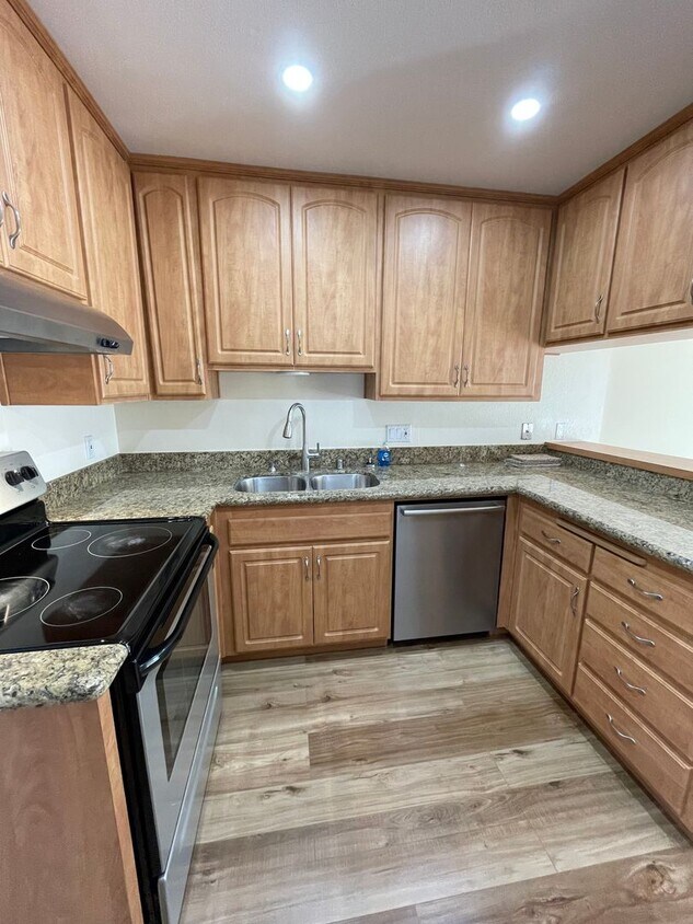 Foto principal - Terrific 3Br/2.5Ba Townhome in Scripp Ranch