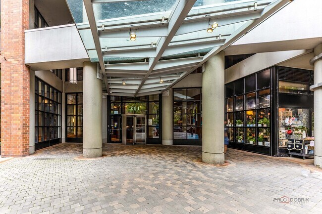Building Photo - 211 E Ohio St