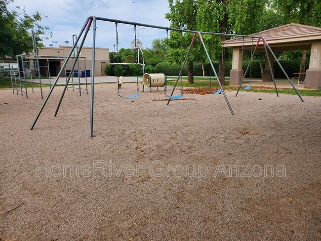 Building Photo - 1022 E Buena Vista Dr