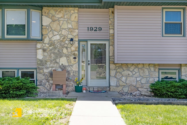 Building Photo - Great home in wonderful neighborhood!