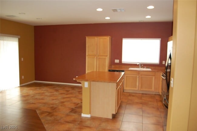 Building Photo - 4775 Lorenzo Way