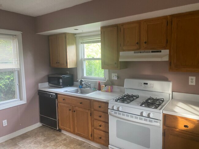 Cocina - 3 N Swarthmore Ave