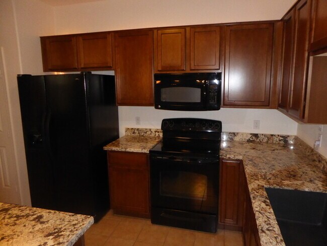 Foto del edificio - 240 W Juniper Ave