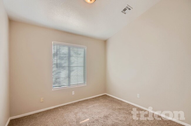 Foto del edificio - 14514 S Amado Blvd