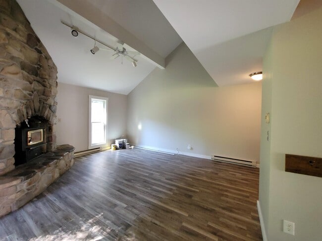 Foto del edificio - 1040 Smith Ln