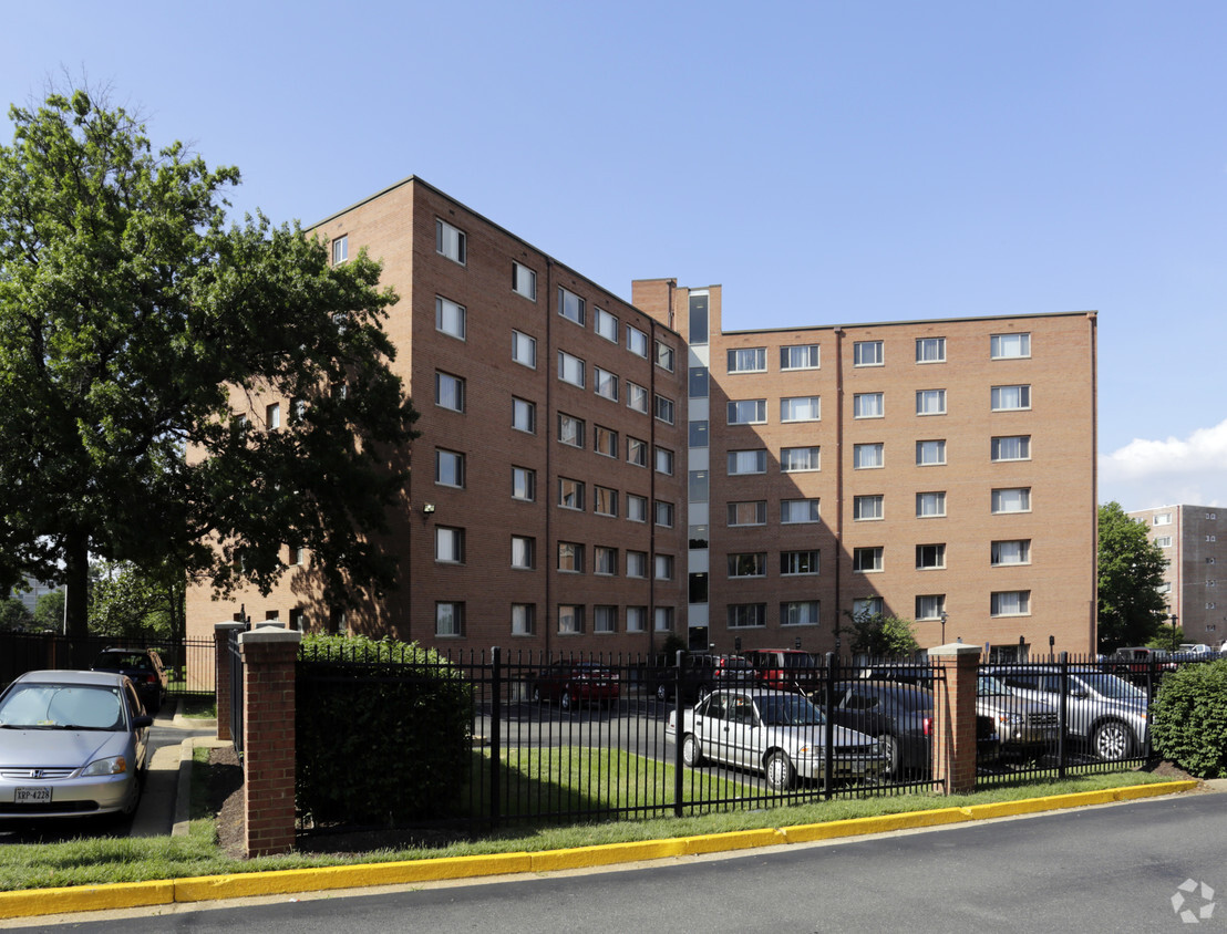 Wellington Apartments Arlington Va