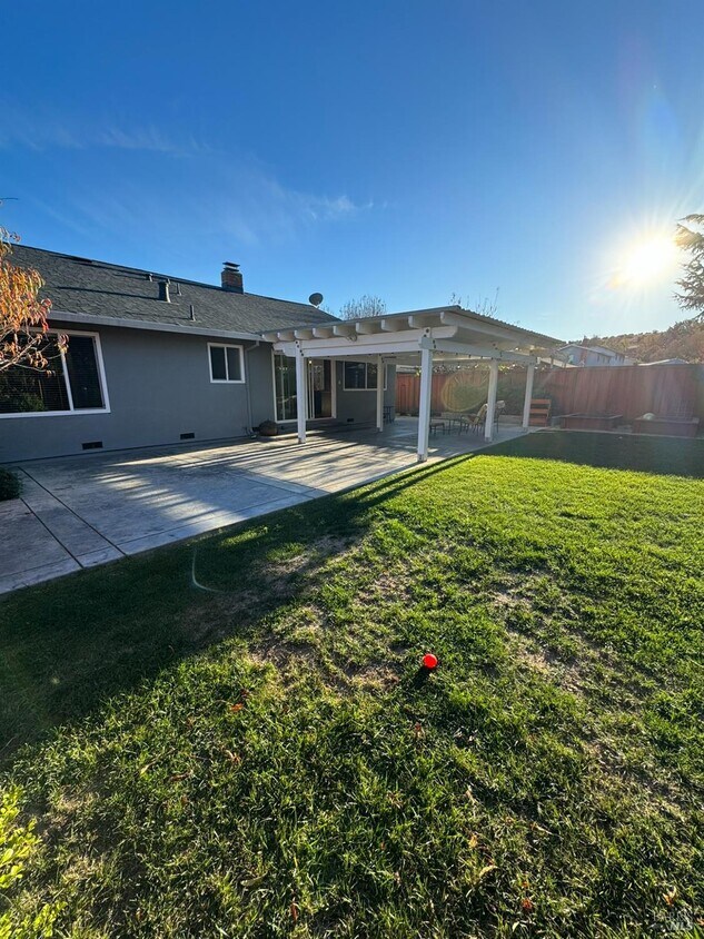 Primary Photo - 2562 Vine Hill Dr
