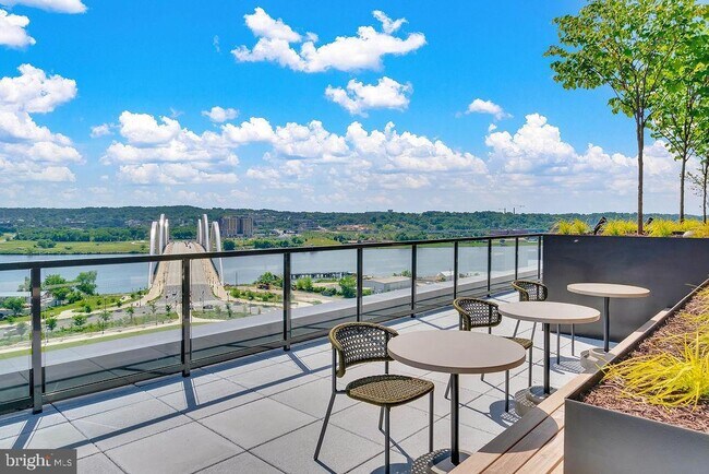 Foto del edificio - 113 Potomac Ave SW