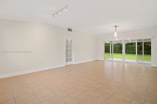 Foto del edificio - 7510 SW 105th St