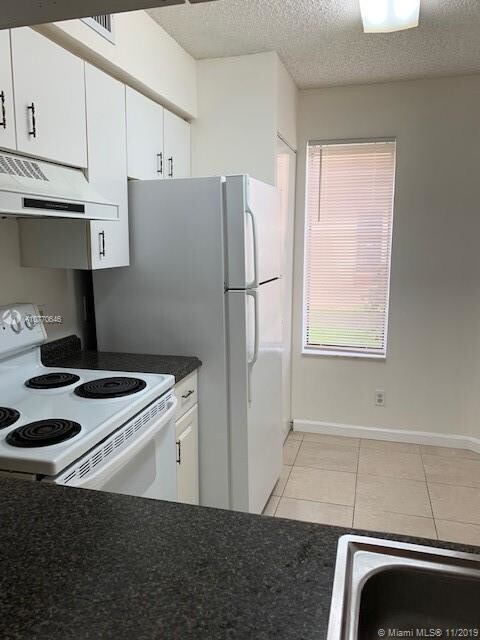 Building Photo - 945 Coral Club Dr