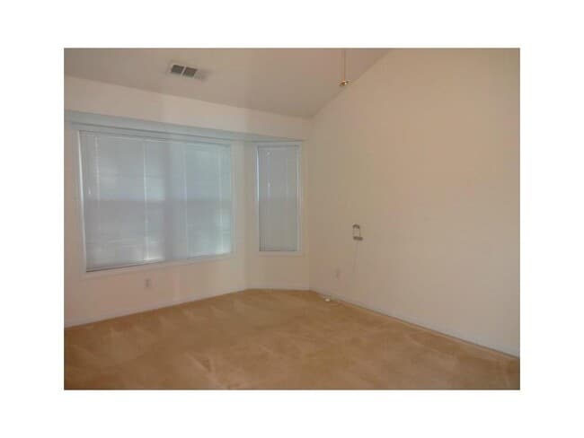 Building Photo - 665 Chantress Ct